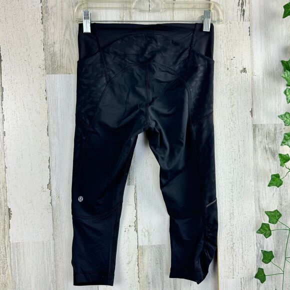 Lululemon Ladies Size 4 Black/Grey Cheetah Cropped Pockets Leggings - Picture 1 of 8